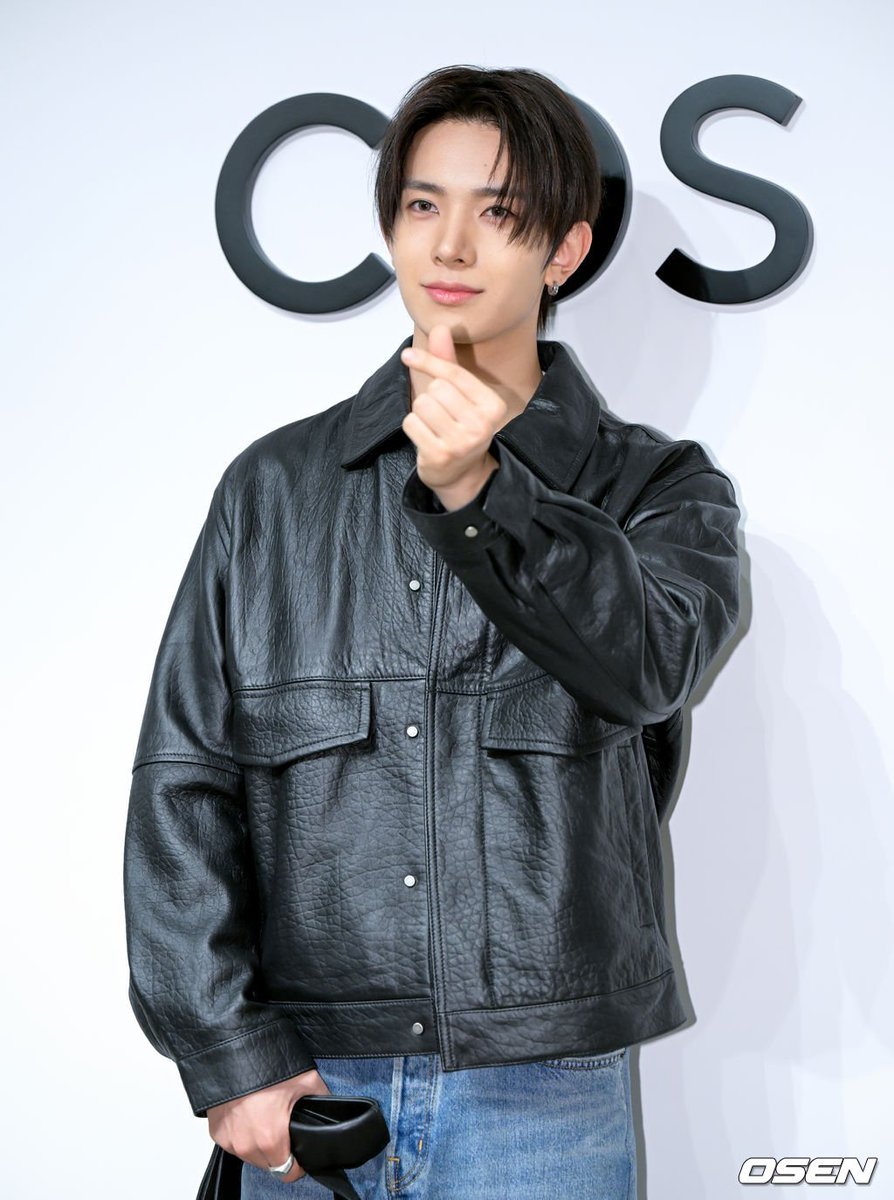 HeeseungGlobal's tweet photo. [📸] PHOTO | 260929

EVAN at COS AW26 Preview Photowall event. (1)

🔗 https://t.co/MQtXwfQft4
🔗 https://t.co/DE2jtbHOpp
🔗 https://t.co/kjohDSIV50
🔗 https://t.co/geYnU6WzuH
🔗 https://t.co/yywfOlK5dk
🔗 https://t.co/HlsB4WtVpf
🔗 https://t.co/PMF5lXIHst
🔗 https://t.co/o1Jq4QjhWj
🔗 https://t.co/02rU39yRzO
🔗 https://t.co/jUJQdjhsAC
🔗 https://t.co/EsRbq4ks5M
🔗 https://t.co/S2yHKWIlkU
🔗 https://t.co/jsxeNGjyK3
🔗 https://t.co/NlMrw3D2E9
🔗 https://t.co/qy8wrGAaOk
🔗 https://t.co/RpUAvYaLIE
🔗 https://t.co/jjZPRtoAer 
🔗 https://t.co/QfKGdpmApH
🔗 https://t.co/O3jQuqoVb6

EVERS TO DO LIST: 
✅ Create NAVER account or open your Naver Account.
✅ Search 에반 (EVAN) in the search bar then click the 뉴스 (News).
✅ Click all related news about EVAN.
✅ React, Share, and Recommend his articles ! 

EVAN WITH COS
#EVANxCOS #EVAN 
@h_evva_n @evan_officialJP