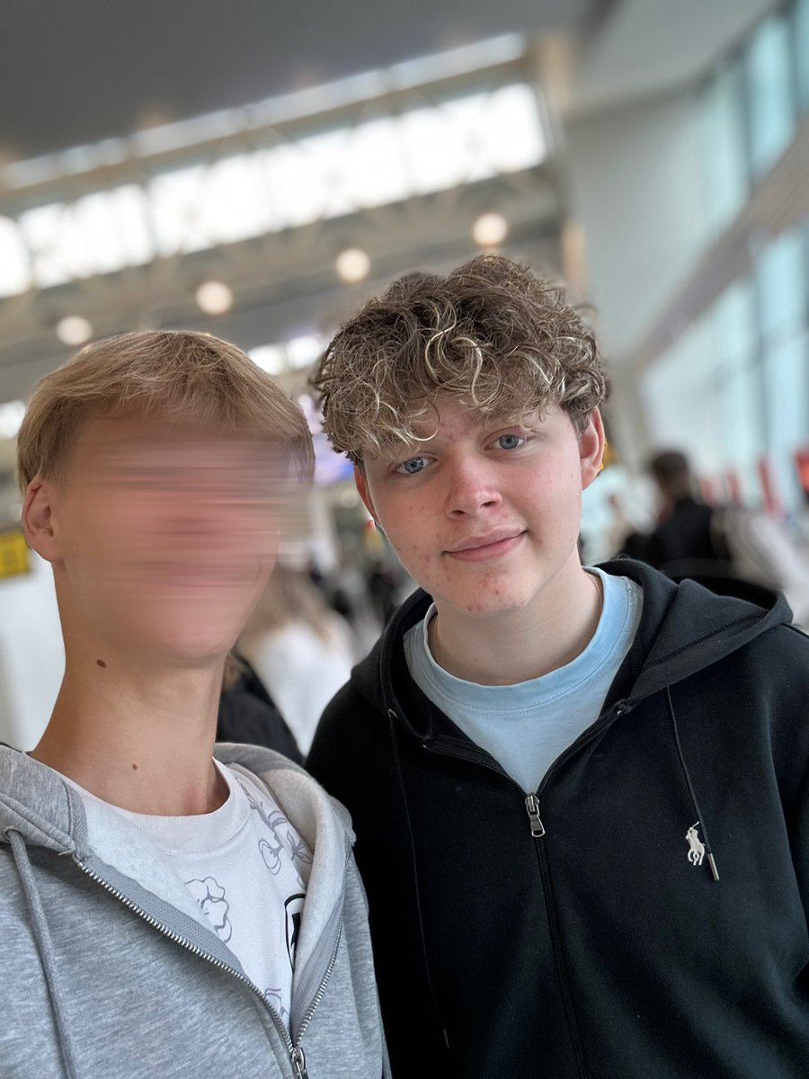134556gdbdb's tweet photo. APRÈS AVOIT CROISE SKY ET SCROLL A L AÉROPORT!!! Vous inquiétez pas j ai fais la propagande pour Havok @SkySZN_ @ScrollSZN @wazzth @ZetFarYT @grimzmf https://t.co/rDg9CAgfFk