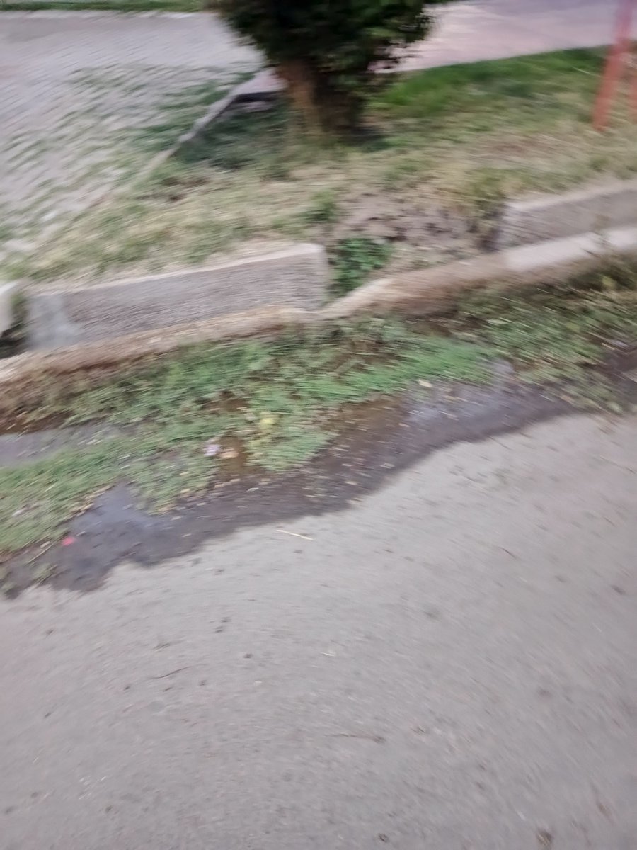 menduca610's tweet photo. @MaipuMunicipio  che hace un mes hay una rotura del "asfalto" frente a la plaza del barrio municipal, calle Irusta y Gutierrez dónde sale agua o desechos (no sabría decirte) cualquiera de las dos cosas es perjudicial. Saludos https://t.co/ASj0gMSQJo