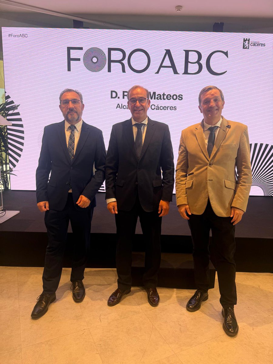 CSIFExtremadura's tweet photo. 🟢 Benito Román, presidente de CSIF Extremadura, y Jesús Solana, responsable de Relaciones Institucionales, asisten en Madrid al Foro @abc_es donde ha intervenido el alcalde de Cáceres, Rafael Mateos, ante representantes de la sociedad civil y empresarial de la capital cacereña. https://t.co/6BLunzPm61