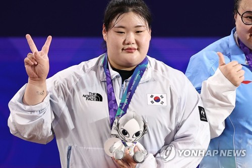 yonhaptweet's tweet photo. [아시안게임] 크루즈 숙소에서 4㎏ 빠진 박혜정 "한국 가면 떡볶이 먹을래요"
https://t.co/9qU2PyhgJG https://t.co/b2iZpSCEfB
