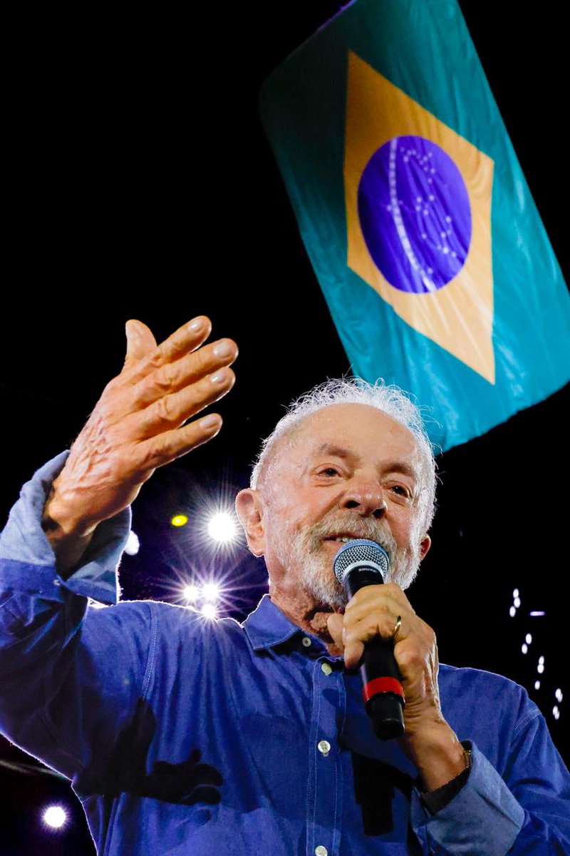 LulaOficial's tweet photo. Obrigado, Belém! ❤️

Mais de 80 mil pessoas reunidas numa noite que vou guardar no coração. Foi bonito demais encontrar o povo paraense e estar ao lado de Hana, Helder, Celso e Chicão.

Volto daqui com ainda mais carinho por essa terra e por esse povo. 

Obrigado, Pará! Um beijo no coração de vocês. ❤️🇧🇷