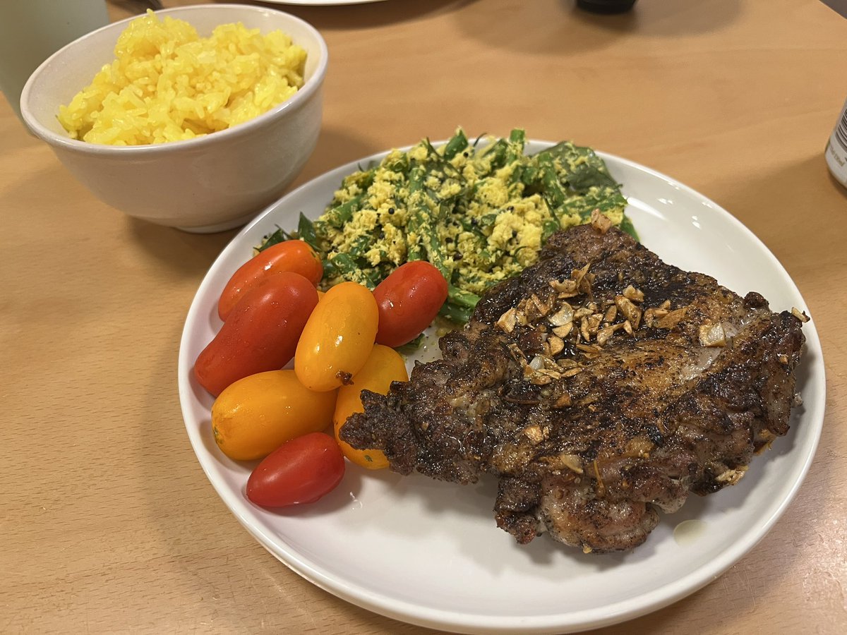IndoCurryOo's tweet photo. 複数のスパイスが入っている炒め料理なので実質カレー。
ライスもついてるのでカレーライスかもしれない。 https://t.co/XsyGAVlFNf