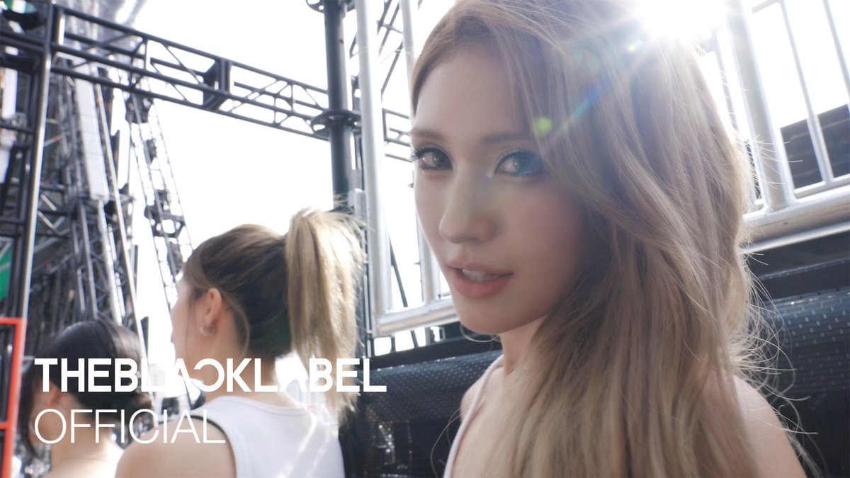 somi_official_'s tweet photo. SOM-THING | SUMMER FESTIVAL BEHIND

🔗 https://t.co/WyBYmWEjKr

#JEONSOMI #전소미
#THEBLACKLABEL #더블랙레이블 https://t.co/h75T5s6xQR