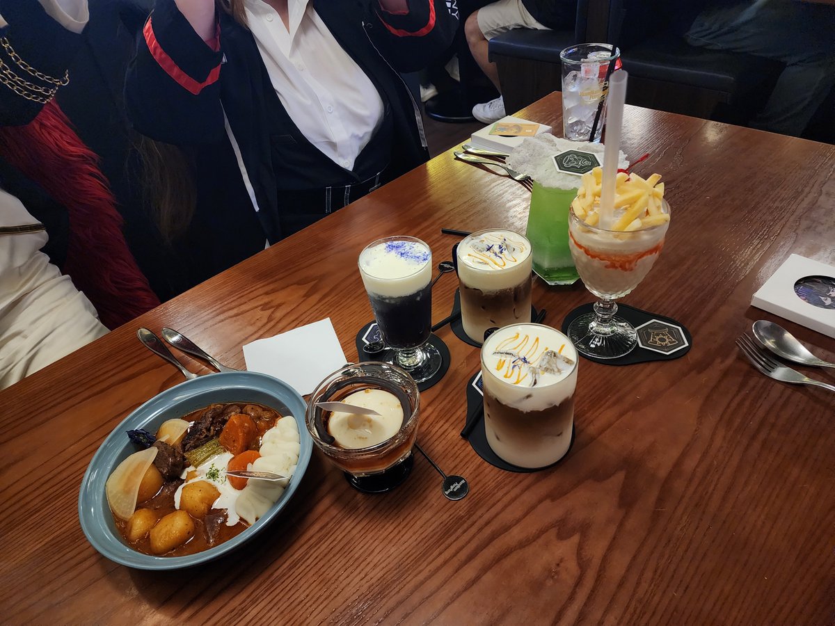 Lerwick03's tweet photo. 오늘의 햄팡 썰 :
히스클리프 코스하고 갔는데
직원분이 히스 최애여서
졸지에 성대모사를 하게 되었다

같이간 사람들 :
@jagaimoramen @Star20211022 @ryuwal_cos https://t.co/imCJc2xauR