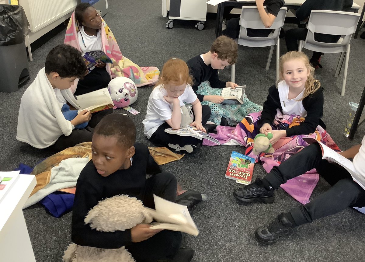 ReinwoodJuniors's tweet photo. 3R are enjoying reading with their teddies and blankets for DEAR week. #RJS3R #RJSDEAR #RJSReading https://t.co/4NI0l3uSXb