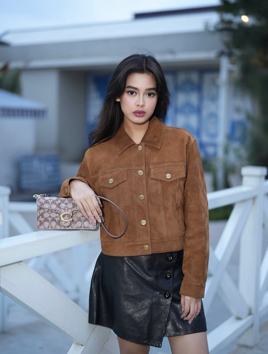 sukagabutgt's tweet photo. aqeela calista x coach😍🤎🤎 https://t.co/M1fHlj1Agy