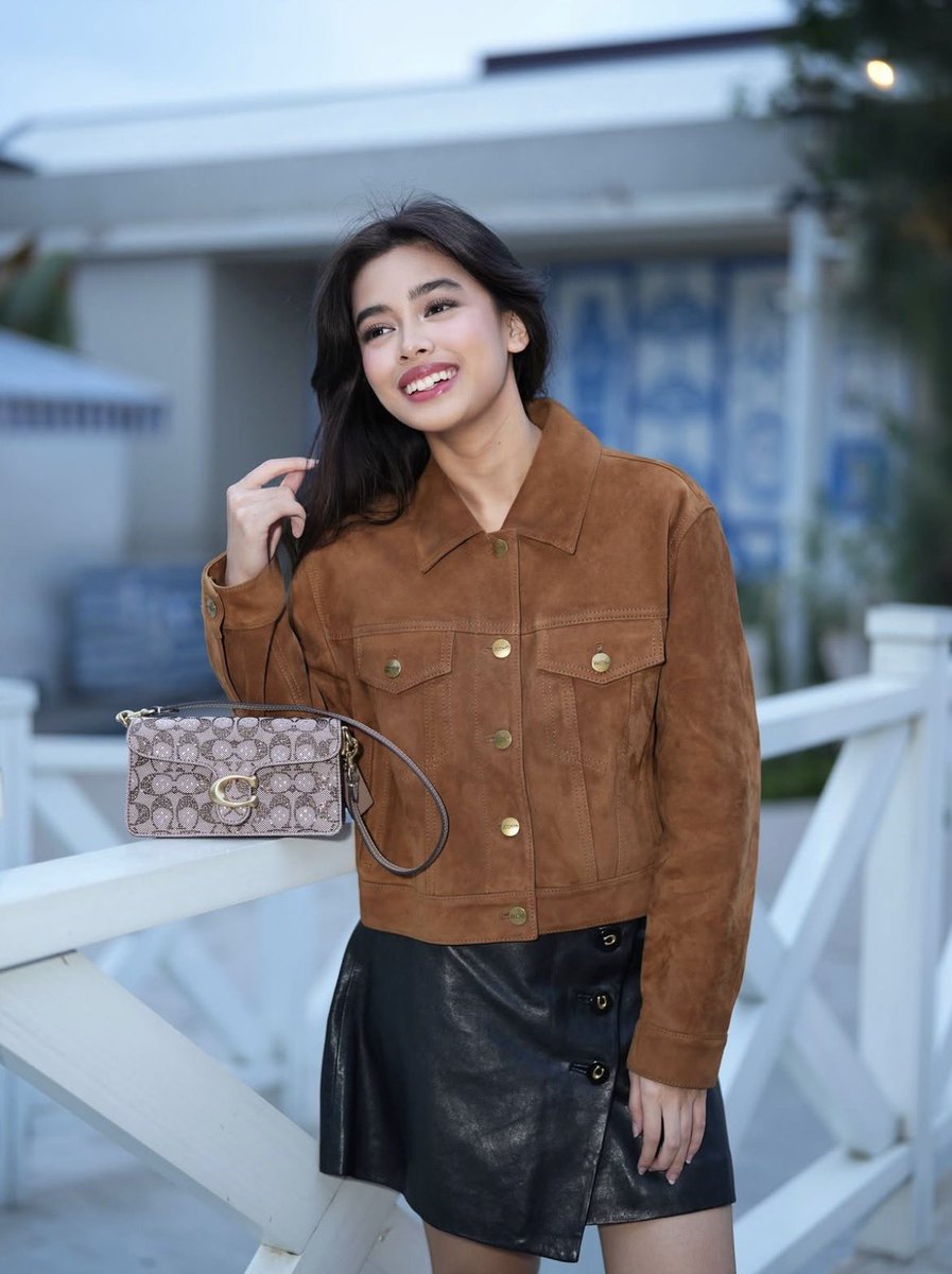 sukagabutgt's tweet photo. aqeela calista x coach😍🤎🤎 https://t.co/M1fHlj1Agy