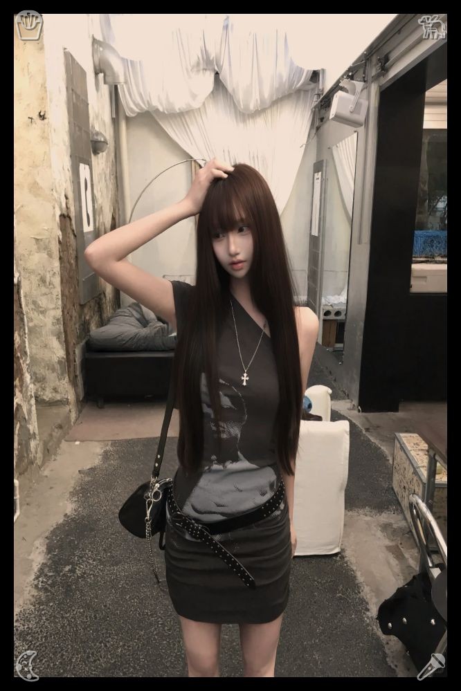 Icky86The's tweet photo. 🥻Chess with Brother The brother is smartWhen she gets back to her apartment, she changes into more comfortable clothes, then heads to the kitchen, making a glass of iced tea. She sits down on the couch, opening her new book again, continuing to read. https://t.co/sRlkYFOB2t