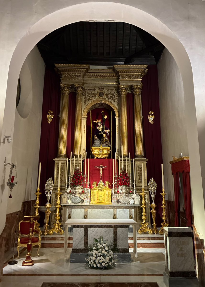 RociodeMalaga's tweet photo. ⛪️ En la mañana de hoy, el Señor de los Pasos amanece en el altar mayor con motivo de la Misa de apertura de su 50.º aniversario.

Desde este enclave que el Señor ocupará durante el año de su aniversario, sostendrá las cruces de cada uno de sus devotos y acogerá nuestras oraciones.

#CofradíasMlg