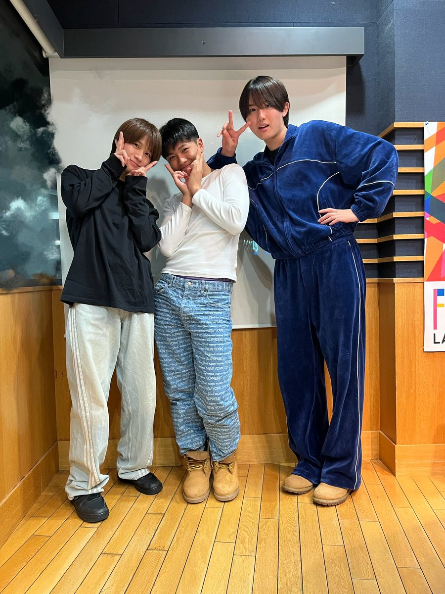 baribarisound's tweet photo. #嶋﨑斗亜 #伊藤篤志 #濱出顕斗
が #FM大阪 (@fmosaka851)から
お送りしています✨

✉️テーマ『今年は何の秋？』🍂

#カンバリ #関西ジュニア https://t.co/PfQEk2Mlx5