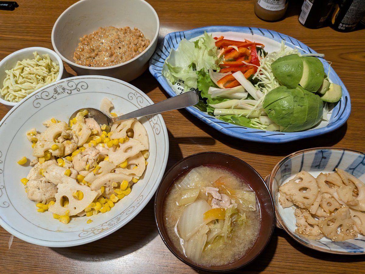 putchi2828's tweet photo. おうちごはん。
宅配野菜セットの蓮根で、ささみととうもろこしのハーブ炒め&amp;きんぴら蓮根。
#ChocoProEats https://t.co/KpgWGpLfol