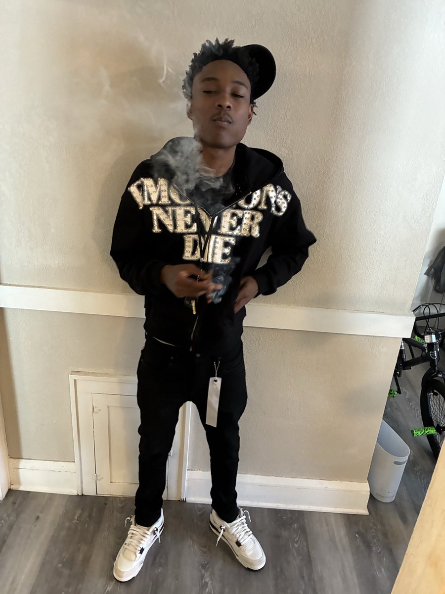 Vellfrm24's tweet photo. Js sum to post ��️ it

#milwaukee #mke https://t.co/WrERCwSzg1