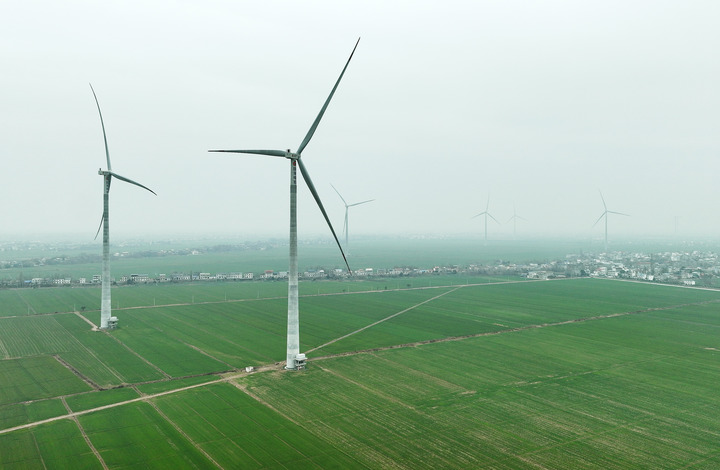 CEIS24060800's tweet photo. China has the world's largest clean electricity generation system.
60%+ renewable capacity, 4 in 10 kWh now green! #ChinaInNumbers #GreenDevelopment 🔗https://t.co/9Wm4AkzUvJ https://t.co/5Wl73D6uYD