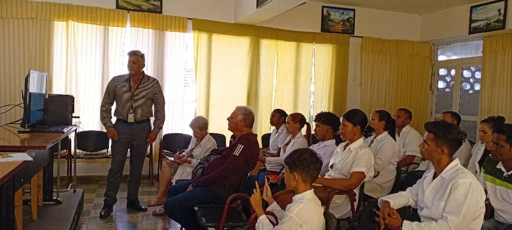 UcimeGuantanamo's tweet photo. La XIX Jornada Científica Provincial de #Pediatría y Neonatología, y la tercera de Medicina Intensiva y Emergencias Pediátricas, inicio en el hospital Pedro Agustín Pérez de #Guantanamo con la impartición de varios cursos preevento. #CubaPorLaVida  #CubaPorLaSalud #SomosUcmgt https://t.co/4K4QaKL278