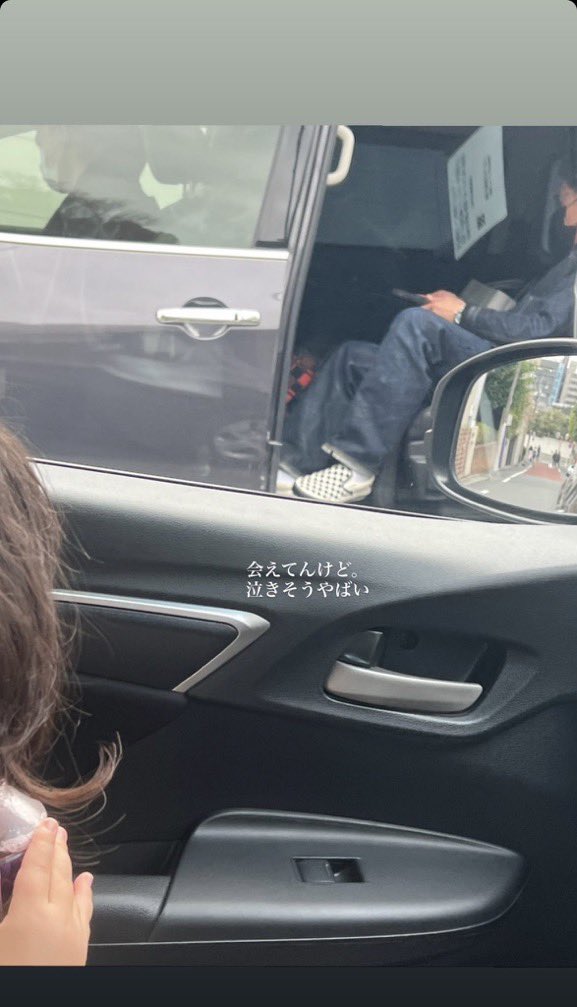 budou_gelat1n's tweet photo. 木村拓哉に会うために自宅に張り付くストーカー女さん👩 https://t.co/01xwwqhE01