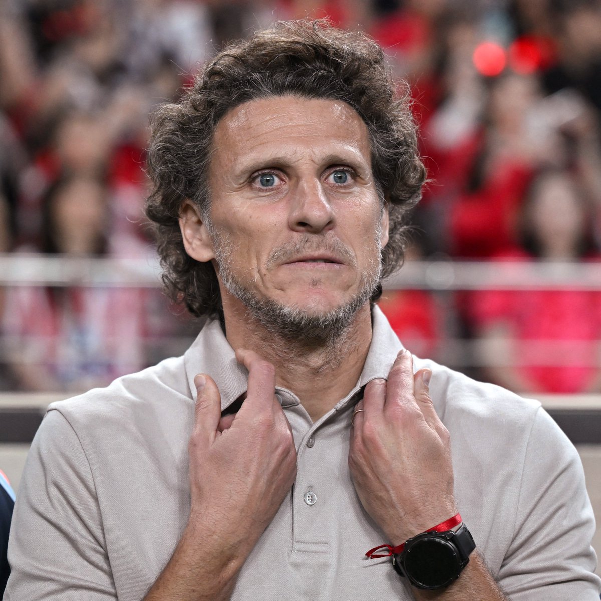 premierleague's tweet photo. Former Premier League stars on show in South Korea 1-4 Uruguay 

👔 Diego Forlan's first match in charge of Uruguay
🇺🇾 Darwin Nunez bags a brace
🇰🇷 Son Heung-min on the scoresheet https://t.co/eGPq5XkhP5