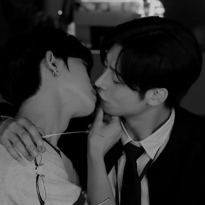 guumeoww's tweet photo. #혁키 #키리 #혁근 https://t.co/Qxeq4LJO3o