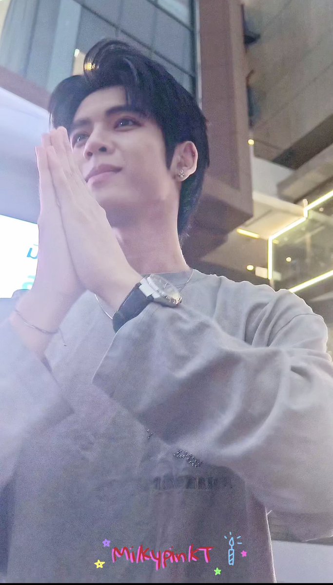 MilkypinkT's tweet photo. เฮียดรณ์นั้น ไม่ว่าจะมุมไหนก็ยกให้เป็นคนน่ารักที่หนึ่งในใจเลย 😘😘

#DORN #佑泷 #DornKhumraj 
#NexT1DE_DORN  #NexT1DE https://t.co/z3oDf5Iqm4