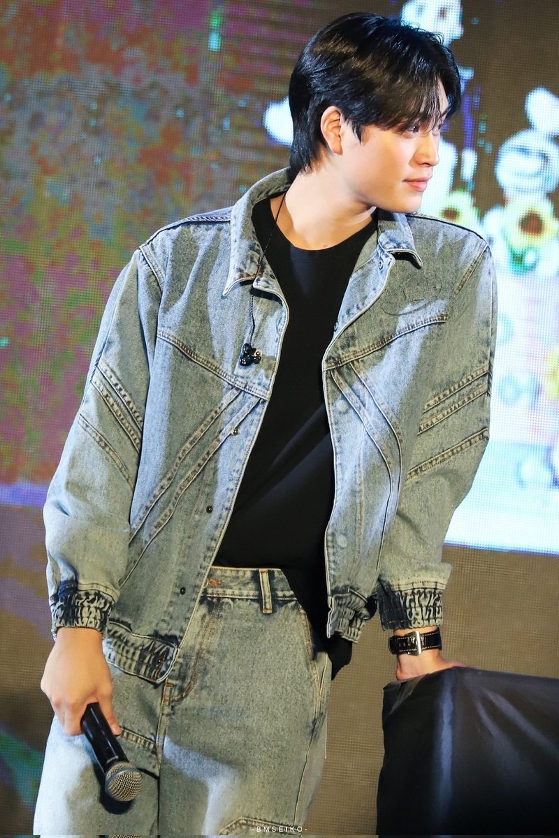 awbyou's tweet photo. เจมีไนน์, please bring back the mullet !!! 
We miss THAT hair so much!!! https://t.co/wCIJ7KBK1N