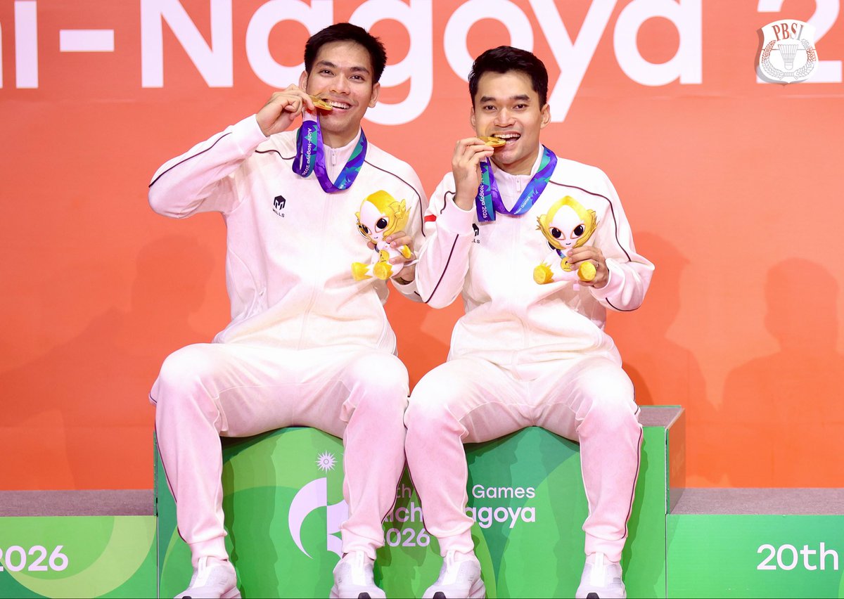 INABadminton's tweet photo. Podium ganda putra Asian Games Aichi-Nagoya 2026.

🥇: Leo Rolly Carnando/Daniel Marthin 🇮🇩
🥈: Liang Wei Keng/Wang Chang 🇨🇳
🥉: Fajar Alfian/Muhammad Shohibul Fikri 🇮🇩, Kim Won Ho/Seo Seung Jae 🇰🇷

Selamat kepada para peraih medali 📸

Bagi Leo/Daniel, medali emas Asian Games ini melengkapi medali emas mereka di SEA Games tahun 2021 yang digelar tahun 2022 silam. 💪🏻🔥

#BadmintonIndonesia #AsianGames2026