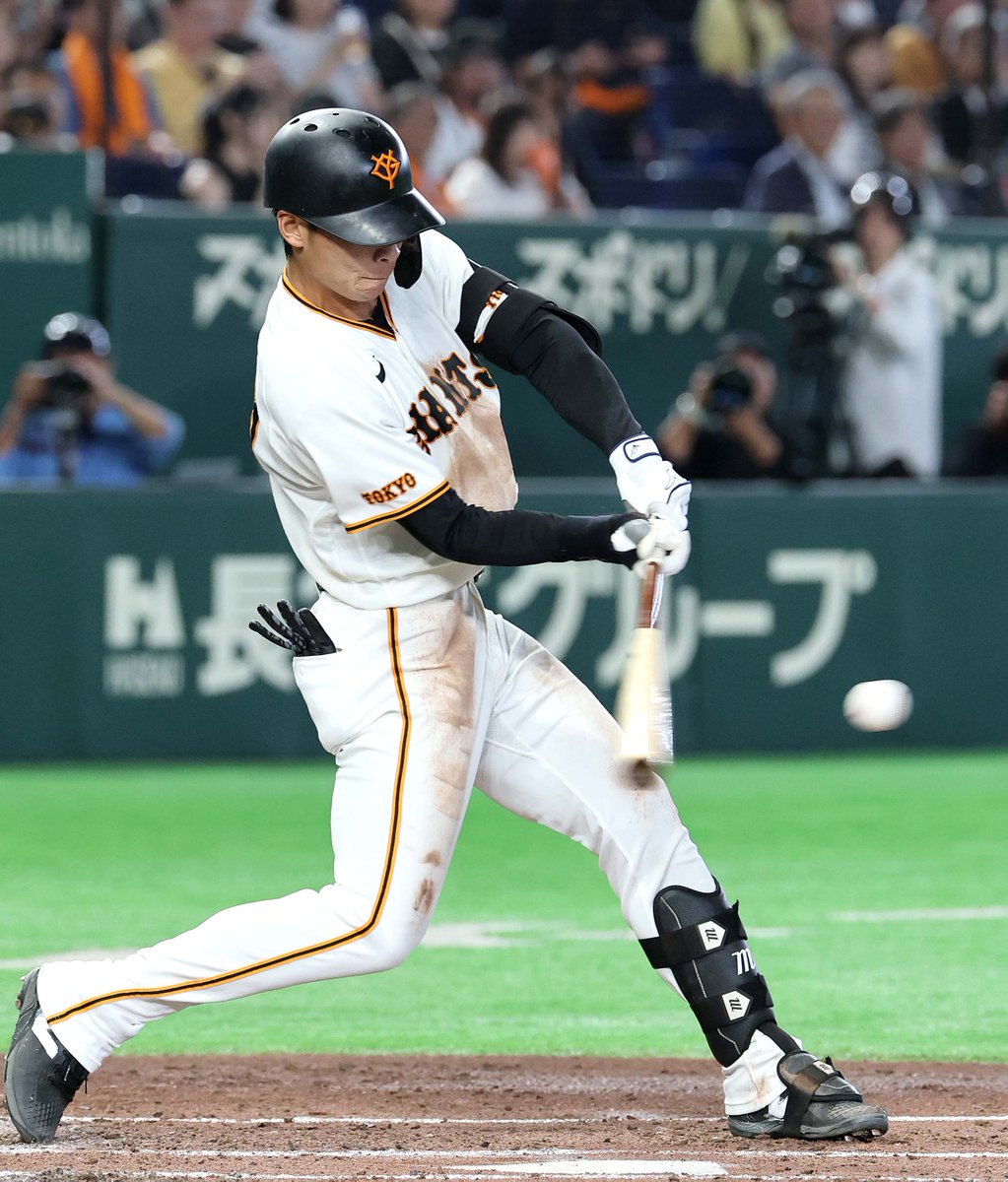 TokyoGiants's tweet photo. 【四回裏】巨人 2-0 広島

2死から #平山功太 選手が二塁打で出塁！ https://t.co/mXBodMOrzw