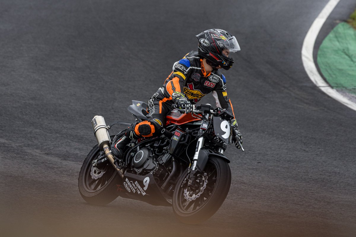 HDI0a93HcsbQY6y's tweet photo. ワイワイガヤガヤ
応援ありがとうございました！

クラブマンロードレース第3戦　max10jrクラス

@Sunoco_Japan 
#rsy
#trijya
#arai
#did

photo by @Yukininn1000 https://t.co/ejI2q4iXOD