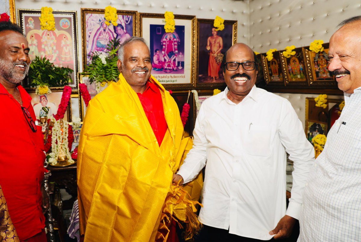 evvelu's tweet photo. மேல்மருவத்தூர் ஆதிபராசக்தி கோவிலின் ஆன்மீக மக்கள் தொண்டின் இயக்கத்தின் தலைவர் இயக்கத்தின் தலைவர் கோ.போ. அன்பு அவர்கள் மற்றும் துணைத் தலைவர் செந்தில் ஆகியோரை நேரில் சந்தித்து முன்னாள் அமைச்சர் எம் ஆர் கே பன்னீர்செல்வம் மற்றும் பலர் நேரில் சென்று வாக்கு சேகரித்தோம். https://t.co/QiVECgNAyz