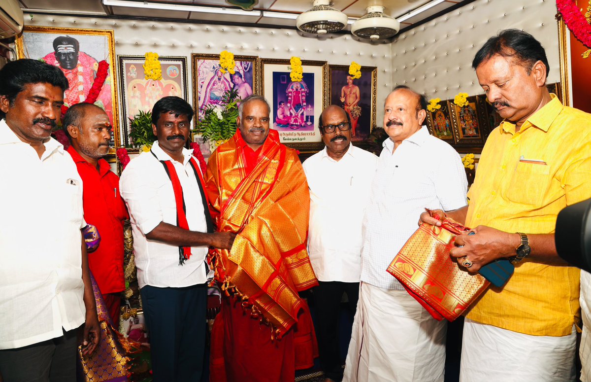 evvelu's tweet photo. மேல்மருவத்தூர் ஆதிபராசக்தி கோவிலின் ஆன்மீக மக்கள் தொண்டின் இயக்கத்தின் தலைவர் இயக்கத்தின் தலைவர் கோ.போ. அன்பு அவர்கள் மற்றும் துணைத் தலைவர் செந்தில் ஆகியோரை நேரில் சந்தித்து முன்னாள் அமைச்சர் எம் ஆர் கே பன்னீர்செல்வம் மற்றும் பலர் நேரில் சென்று வாக்கு சேகரித்தோம். https://t.co/QiVECgNAyz