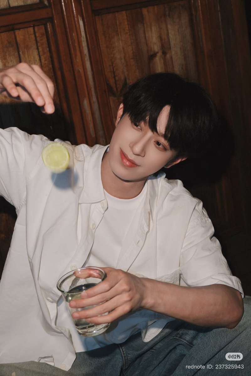 SeekyLiPeienTH's tweet photo. 29.09.69 | 李沛恩 XHS update:

📎 https://t.co/Zj8SyHZZDu

🎸 สวัสดีตอนเย็น~

#หลี่เพ่ยเอิน #李沛恩 #LiPeien #SeekyLi https://t.co/4c5eJqvelk