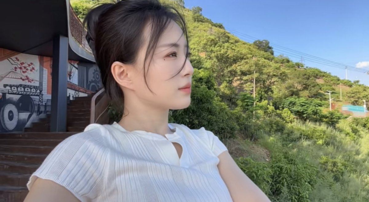 wangjie31's tweet photo. Maybe if I capture a happy moment, I'll be standing right in happiness. https://t.co/7tIpQOpqT9