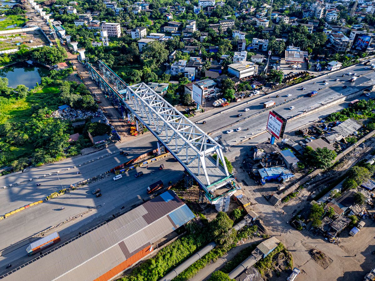 RailAnalysis's tweet photo. #NHSRCL launches first #steelbridge in Maharashtra for #MumbaiAhmedabad #BulletTrain project
Read more : https://t.co/MGC8TQSRWa
#NHSRCL #HighSpeedRail #HSR #Infrastructure #MakeInIndia #Construction #ThaneDistrict #SustainableDevelopment #Connectivity #RailAnalysis https://t.co/o00s3pLjpf