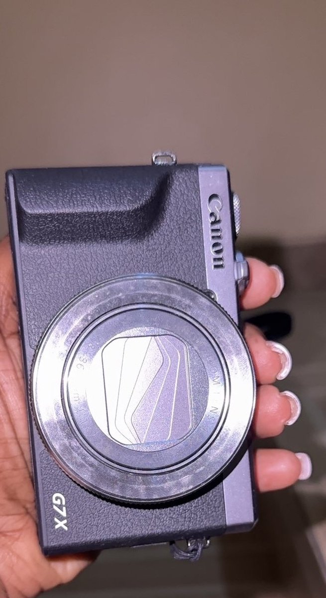 pabl0theEngine's tweet photo. guys, my guy said she has more than enough memories of herself so we're selling her G7x mark iii camera.😁

1.3m(slightly negotiable) text me https://t.co/SUdzUCADt7