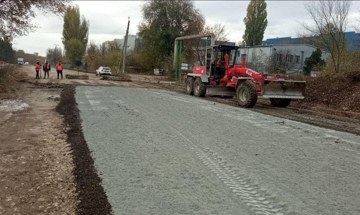 Elenaandrerkd's tweet photo. Ca inginer, astfel de lucrări îmi atrag atenția: accesul spre Codru intră în reparație capitală, iar proiectul ar trebui să ajute și transportul public. O infrastructură bună începe de la drumurile folosite zilnic. #Codru #Chișinău https://t.co/LP4OnqtdK5