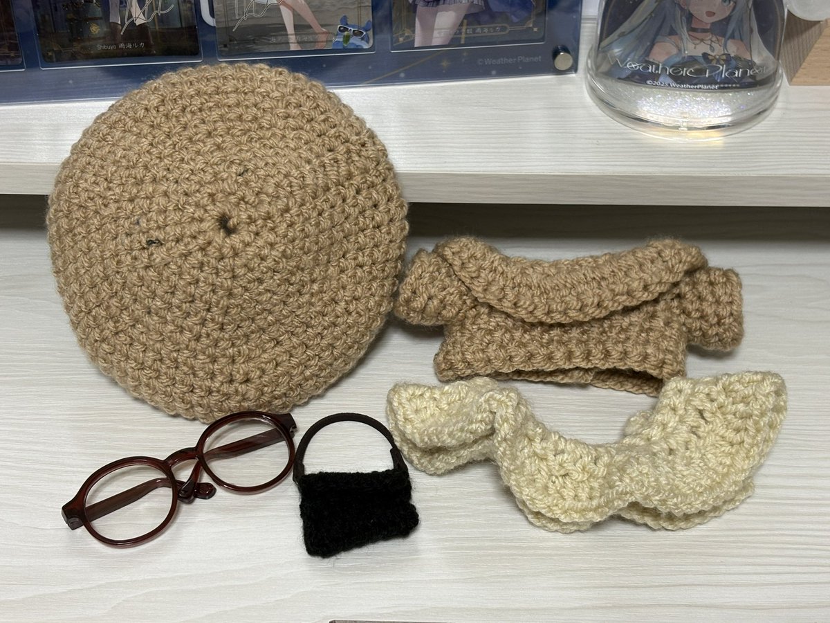 perochandane's tweet photo. ルカさんとひなちゃんの着せ替えぬい用にお出かけ衣装を編んでみたよ〜！🫶💙💛

二人が一日でも早く元気になりますように
焦らずにゆっくり療養してね丶(・ω・｀) ﾖｼﾖｼ
ずっと待ってます！
だいすき🐶♡
#ウェザプラ写真部
#見ていルカ
#あっぱれ配信中 https://t.co/bBLdTgjCm9