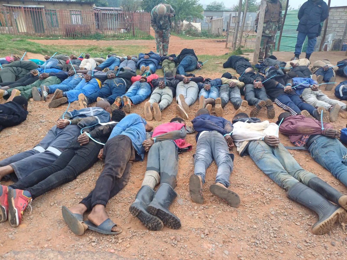 Abramjee's tweet photo. JUST IN:

ACTIVE CRIME SCENE: MORE THAN 70 SUSPECTED ILLEGAL MINERS ARRESTED AND FIREARMS RECOVERED

More than 70 suspected illegal miners have been arrested and  firearms seized on the West Rand. Gold bearing material also confiscated. https://t.co/lHicQqmcBd