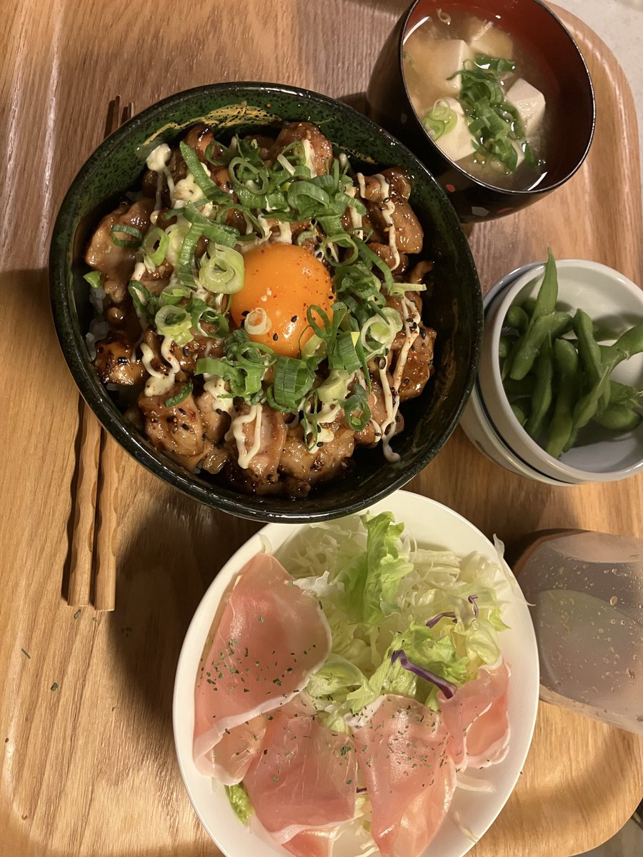 nk6loj's tweet photo. 簡単！鶏ネギマヨ七味丼
豆腐のお味噌汁
枝豆
生ハムサラダ
何とか、夕飯ミッションクリア https://t.co/cuMelIgzYV