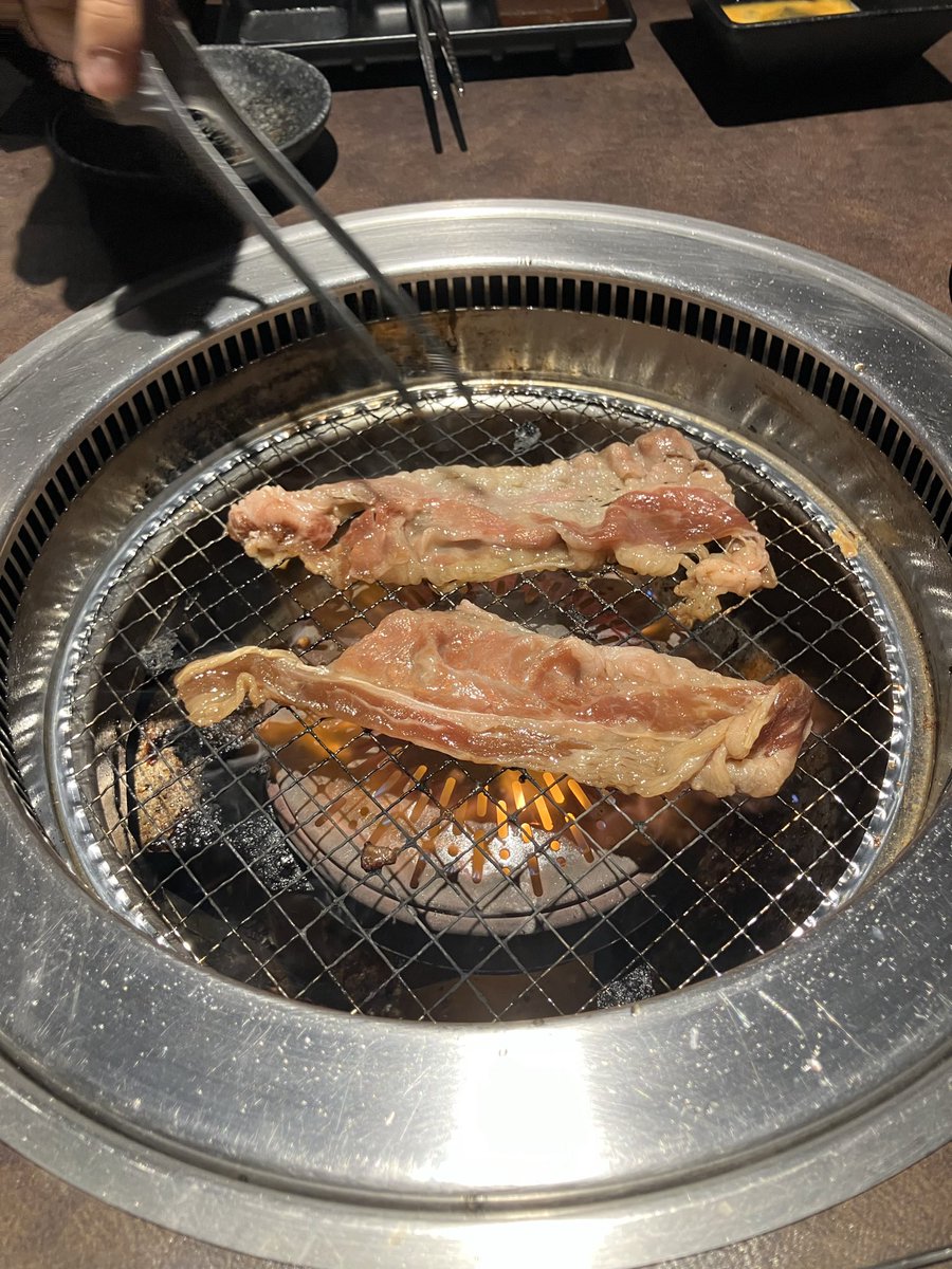 hellnear_a0ki's tweet photo. ファイヤー🔥

雨ばかり続いているけど強い気持ちで肉焼いてる🇯🇵 https://t.co/39ZyjdRDfP