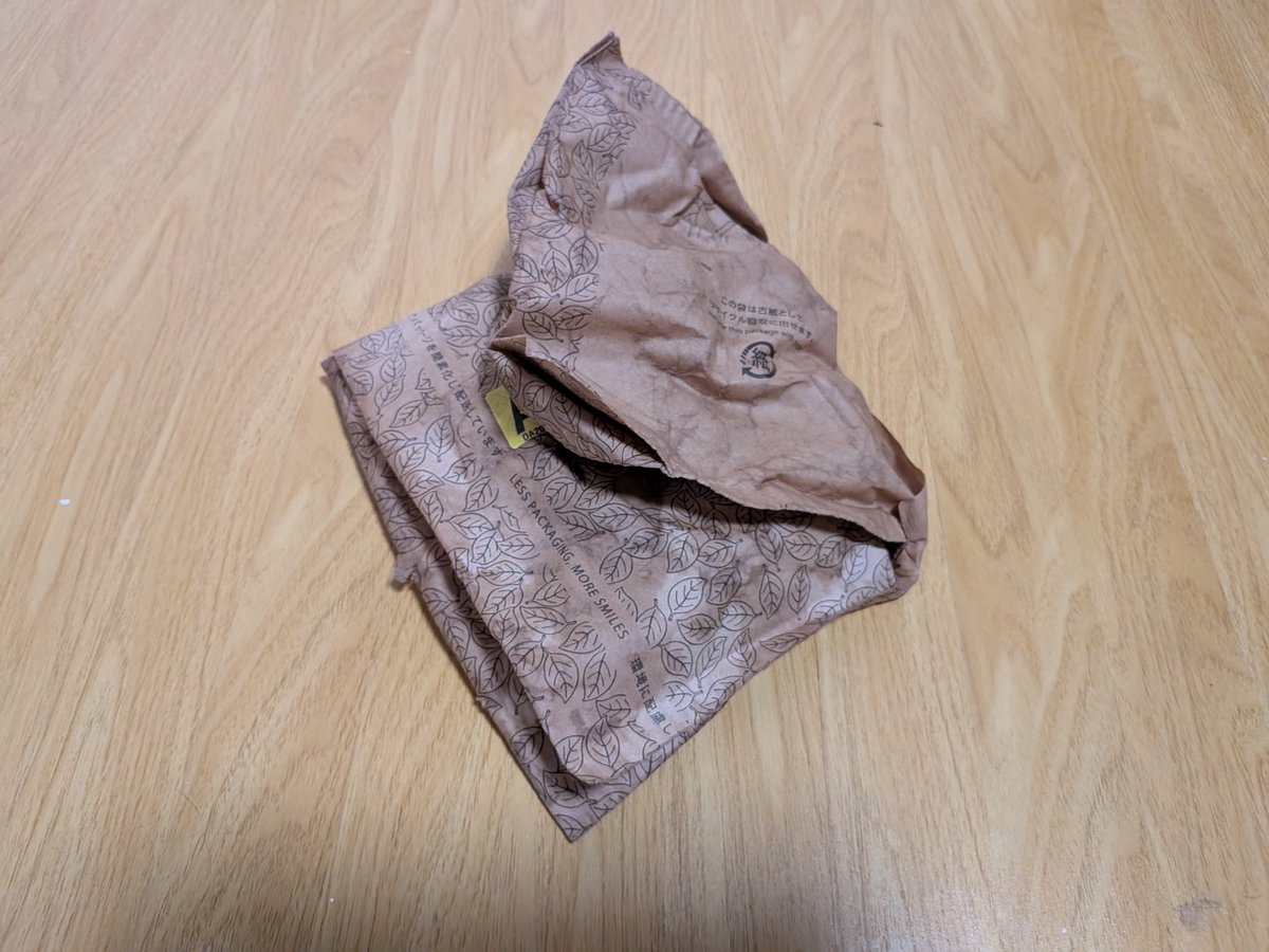 AccelTakashi's tweet photo. ポストにビチョビチョのゴミがねじ込まれてたので嫌がらせかと思いましたがAmazonからの荷物でした
(ポストが外にあるわけじゃない)

意識の高いAmazon配達員様には毎度驚かされます https://t.co/aM4SL0Lgoi