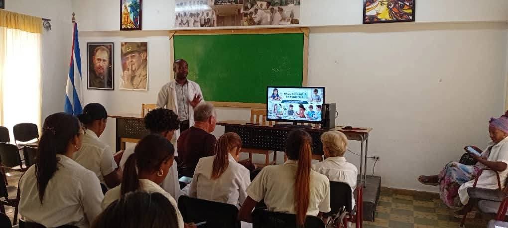 jorgefcluque's tweet photo. La XIX Jornada Científica Provincial de #Pediatría y Neonatología, y la tercera de Medicina Intensiva y Emergencias Pediátricas, inicia en el hospital Pedro Agustín Pérez de #Guantanamo con la impartición de varios cursos preevento. #CubaPorLaVida  #CubaPorLaSalud #SomosUcmgt https://t.co/CwL3y2iLho
