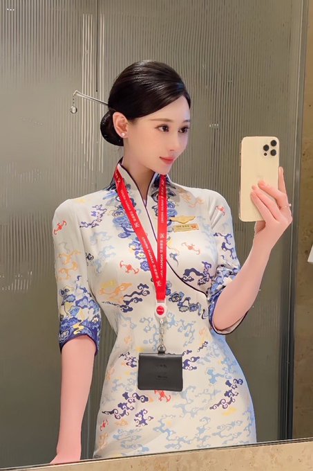 mala_lex's tweet photo. 民航空姐一枚 第一次在 X 发自拍，有什么需要注意的吗？ https://t.co/1wfUBrw49S