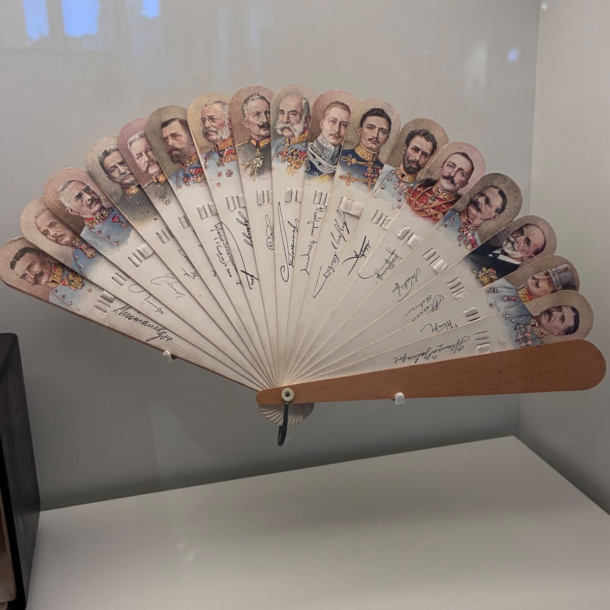 lijukic's tweet photo. What’s wrong babe? You’ve barely touched that fan I got you https://t.co/lUew6MgBBs