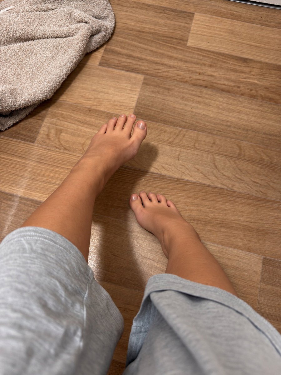 midnightbabexox's tweet photo. My feet are in desperate need of a little refresh! ✨

What nail style should I go for next?
Drop your suggestions in the comments! 💕

#Feet #FootContent #PrettyFeet #PrettyToes #Pedicure #ToeNails #FreshToes #FootLover https://t.co/m73t3RjJuz