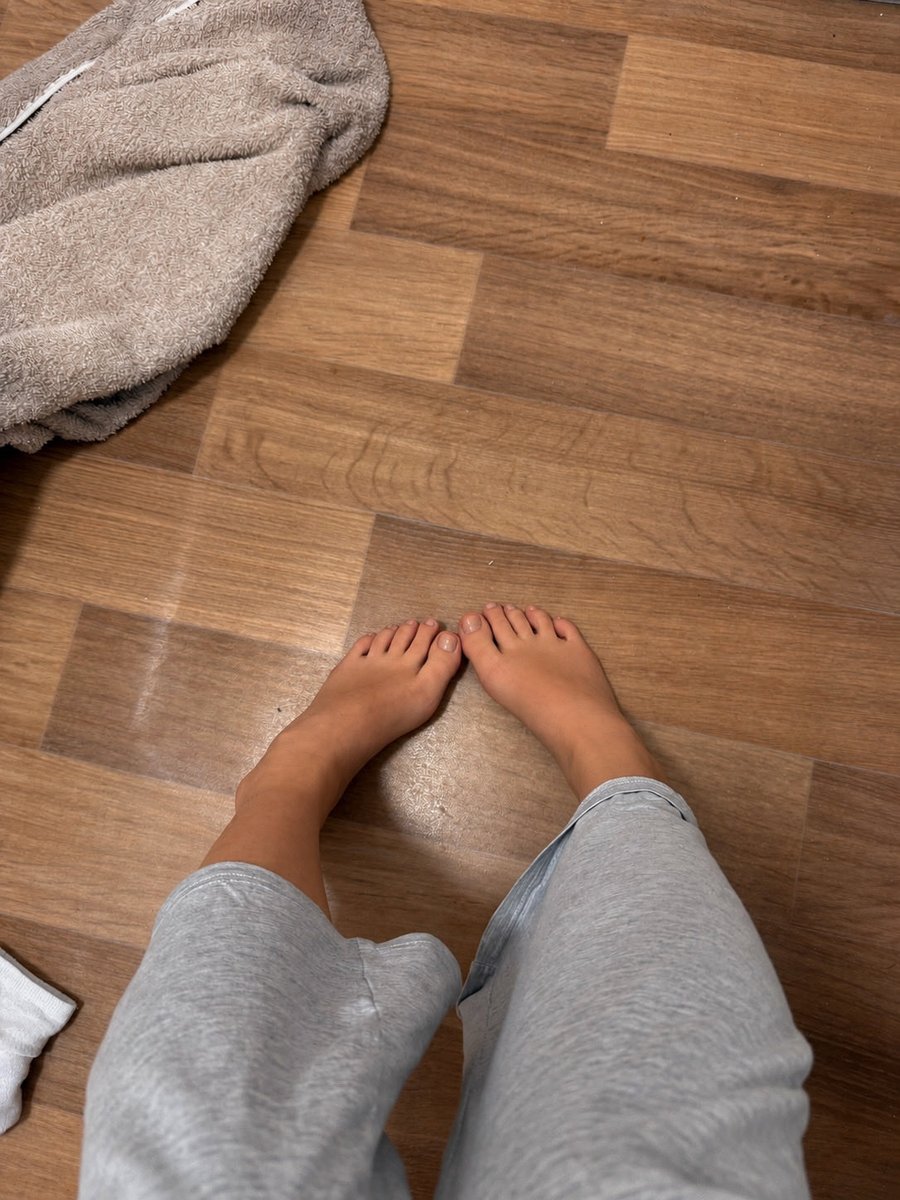 midnightbabexox's tweet photo. My feet are in desperate need of a little refresh! ✨

What nail style should I go for next?
Drop your suggestions in the comments! 💕

#Feet #FootContent #PrettyFeet #PrettyToes #Pedicure #ToeNails #FreshToes #FootLover https://t.co/m73t3RjJuz
