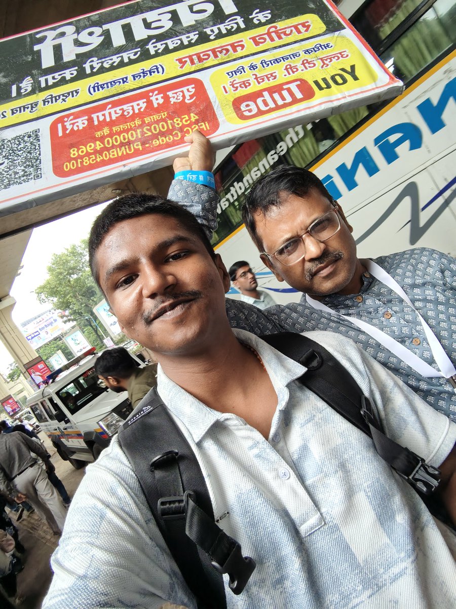 vinu_1105's tweet photo. Throwback to meeting Rajiv Talvaar at Chatron Ki Goonj last month! 📸 #ChatronKiGoonj #Pune https://t.co/hFwDIG4qEJ