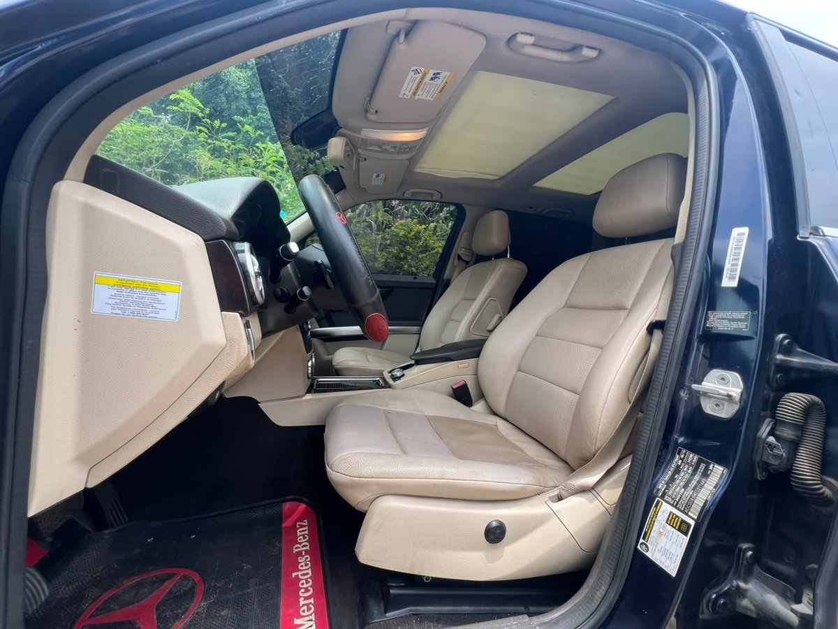 hanniya15's tweet photo. MERCEDES GLK 350 2013
Registered | 4Matic | Panoramic | AMG Rims
β¦13M | Abuja
09038661248
#QueenRideAutos #GLK350 #2013GLK #BenzAbuja #AbujaCars #CarPlugAbuja #SUVForSale #13MillionCars https://t.co/FSJ5SFLUg0