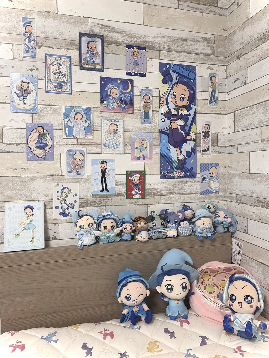 P_W_Light's tweet photo. 🩵妹尾あいこ棚⟡.·*.

ようやく全貌公開できる🥳
ずっとグッズ飾るの諦めてたんやけど、いざ飾ってみたらこんなに集まってたし毎日眼福🥰🥰
#おジャ魔女推し棚部 https://t.co/9bi7hNOYEi