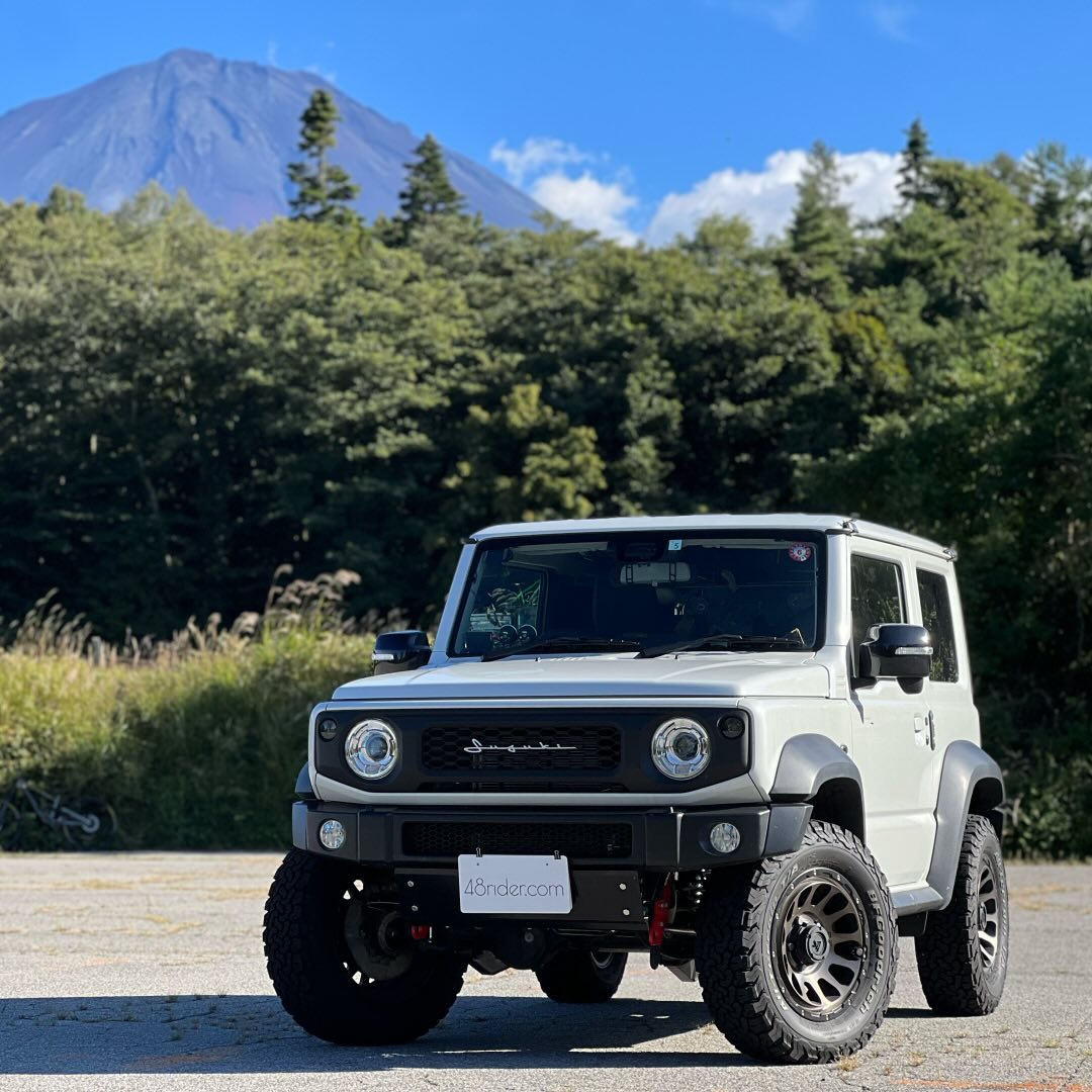 TheParanomasia's tweet photo. ジムニーインテリアのお気に入りはKENSTYLEさんのステアリングホイール。
毎回手に��れる部分なので、良いモノに変えると満足度高し。

#ジムニー
#ジムニー女子
#ジムニー乗り
#ジムニーカスタム
#ジムニーキャンプ
#ジムニーjb64
#suzuki #suzukijimny https://t.co/gBpoUI612n