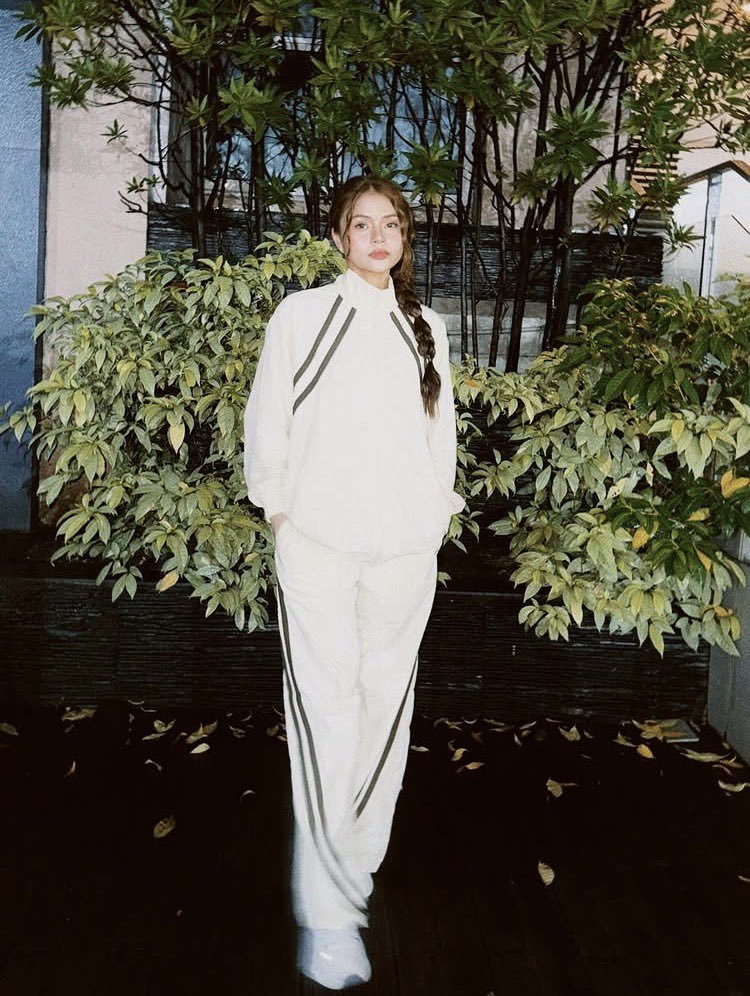 BunnyBear_NY's tweet photo. My beautiful Aubrey Vallerie 🥹😍
Facecard never declines talaga. 
I love these so much, you don't even understand 😭
super bagay talaga maging model
#AubreyCaraan https://t.co/DhNT6Hrto1