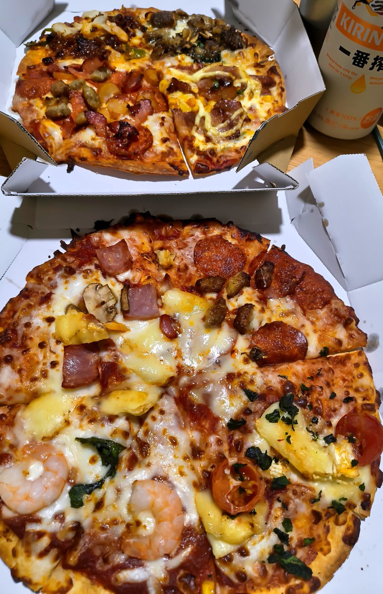 yPad_X's tweet photo. 本日のOWCSのお供✌🍕
明日は休みだガッツリやるぞ🍺 https://t.co/SkqFfwmj1O